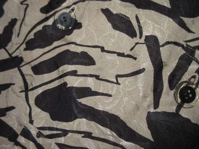 ローズ幾何学模様ボレロ*長袖ジャケット*薔薇刺繍*レディース < 女性ファッション  ローズ幾何学模様ボレロ*長袖ジャケット*薔薇刺繍*レディース < 女性ファッションの