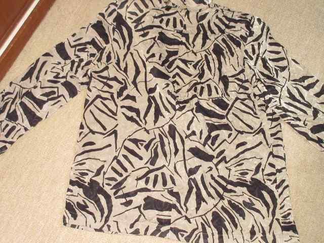 ローズ幾何学模様ボレロ*長袖ジャケット*薔薇刺繍*レディース < 女性ファッション  ローズ幾何学模様ボレロ*長袖ジャケット*薔薇刺繍*レディース < 女性ファッションの