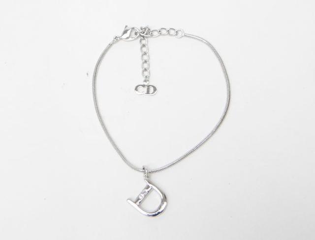 Christian Dior fBI[ DS`[ uXbgyz   uh 