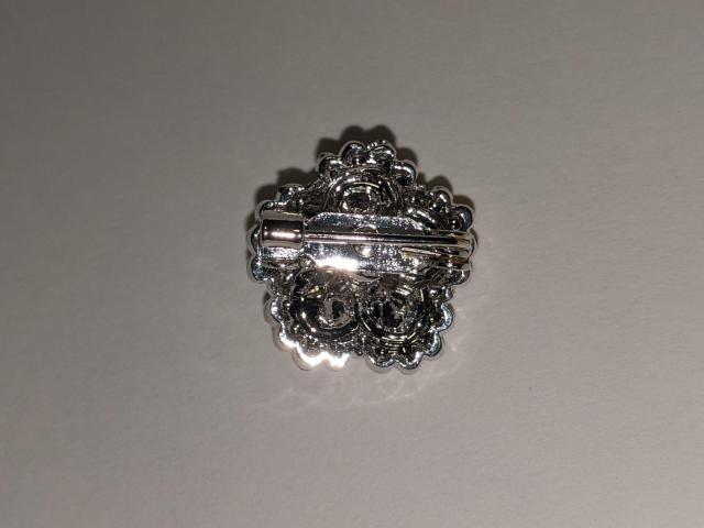 新品 お花 ミニ ブローチ ピンク スワロフスキー 1 < 女性アクセサリー/時計  新品 お花 ミニ ブローチ ピンク スワロフスキー 1 < 女性アクセサリー/時計の