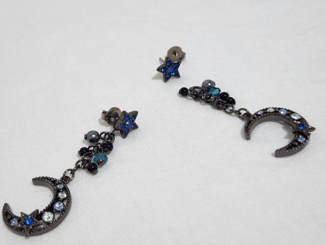正規 アナスイ クレセントムーン ピアス ビジューストーン青 チェーンフリンジ ハーフムーン スター 月 星 ラージL 左右セット < ブランド  正規 アナスイ クレセントムーン ピアス ビジューストーン青 チェーンフリンジ ハーフムーン スター 月 星 ラージL 左右セット < ブランドの