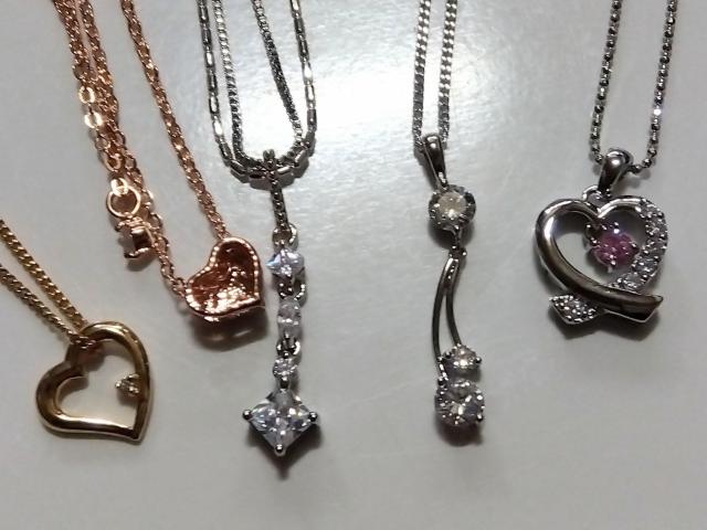 ネックレス 4種セット 左の0.03CT刻印あり 画像右の売れました < 女性アクセサリー/時計 ネックレス 4種セット 左の0.03CT刻印あり 画像右の売れました < 女性アクセサリー/時計の