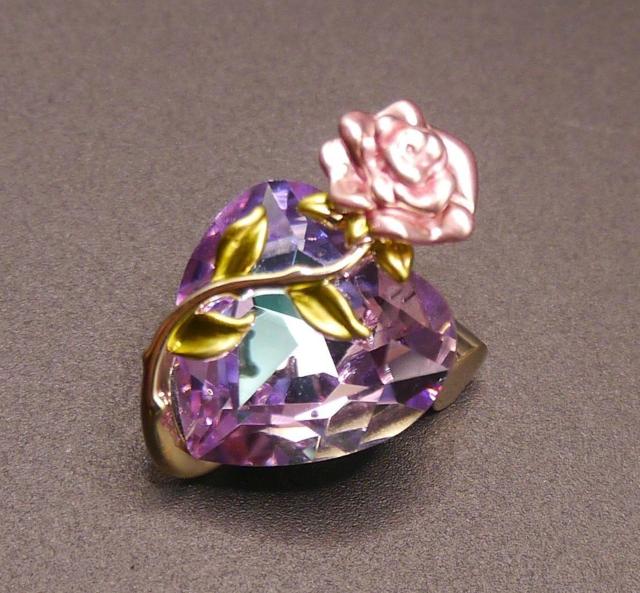 新品アンティーク調きらきらオーロラストーン ハート 薔薇 ミニブローチ < 女性アクセサリー/時計  新品アンティーク調きらきらオーロラストーン ハート 薔薇 ミニブローチ < 女性アクセサリー/時計の