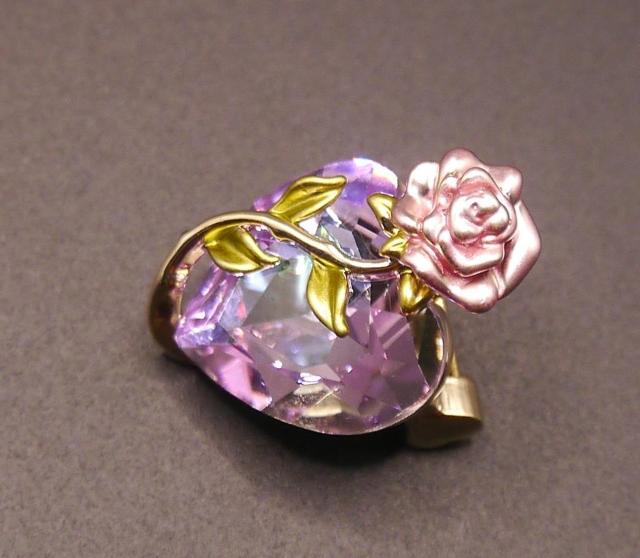 新品アンティーク調きらきらオーロラストーン ハート 薔薇 ミニブローチ < 女性アクセサリー/時計  新品アンティーク調きらきらオーロラストーン ハート 薔薇 ミニブローチ < 女性アクセサリー/時計の