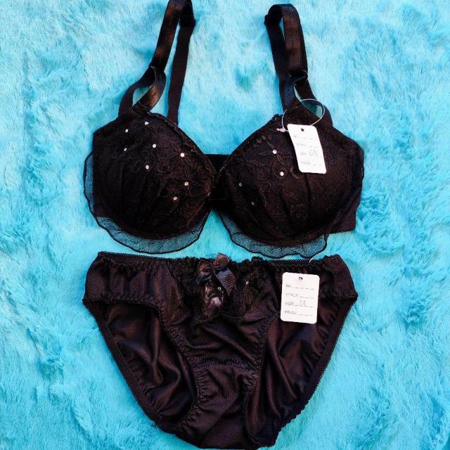 キラキラストーンがエロ可愛ッ。。。E70×M。。レースフリルブラジャー&ショーツセット。。。ブラック。黒。。 < 女性ファッション  キラキラストーンがエロ可愛ッ。。。E70×M。。レースフリルブラジャー&ショーツセット。。。ブラック。黒。。  < 女性ファッションの