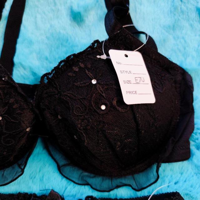 キラキラストーンがエロ可愛ッ。。。E70×M。。レースフリルブラジャー&ショーツセット。。。ブラック。黒。。 < 女性ファッション  キラキラストーンがエロ可愛ッ。。。E70×M。。レースフリルブラジャー&ショーツセット。。。ブラック。黒。。 < 女性ファッションの