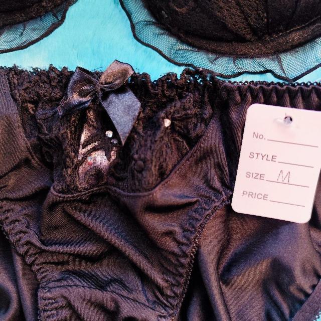 キラキラストーンがエロ可愛ッ。。。E70×M。。レースフリルブラジャー&ショーツセット。。。ブラック。黒。。 < 女性ファッション  キラキラストーンがエロ可愛ッ。。。E70×M。。レースフリルブラジャー&ショーツセット。。。ブラック。黒。。 < 女性ファッションの