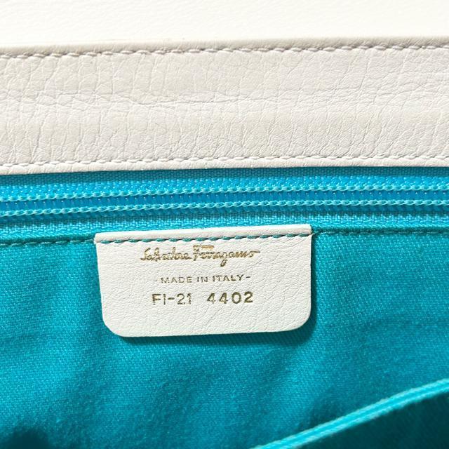 美品 Salvatore Ferragamo フェラガモ ハンドバッグ FI-21 4402 ホワイト レザー ガンチーニ < ブランド 美品 Salvatore Ferragamo フェラガモ ハンドバッグ FI-21 4402 ホワイト レザー ガンチーニ < ブランドの