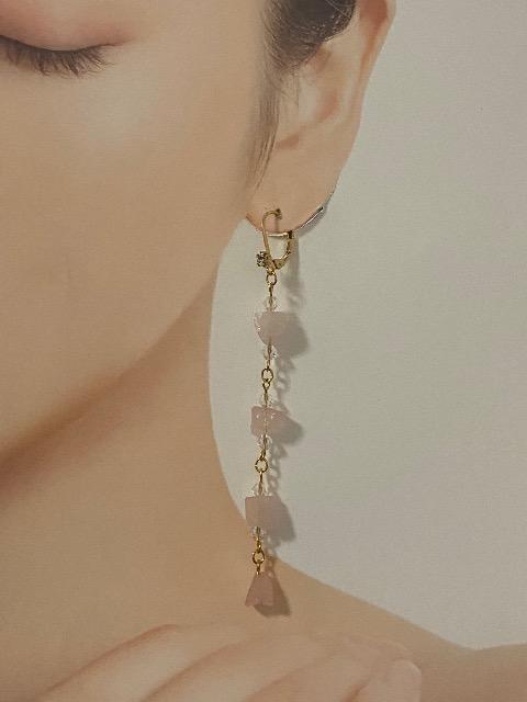 ローズクオーツさざれとスワロフスキーのフレンチフックピアス♪ < 女性アクセサリー/時計 ローズクオーツさざれとスワロフスキーのフレンチフックピアス♪ < 女性アクセサリー/時計の