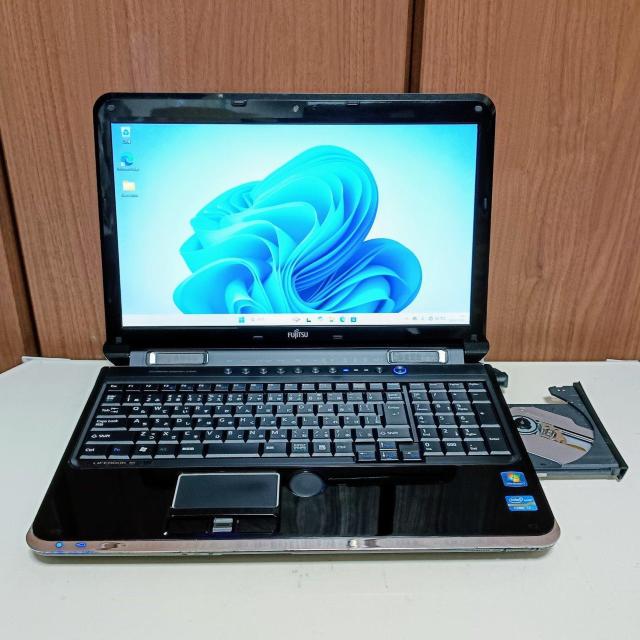 FUJITSU LIFEBOOK Corei7 8GB SSD256GB Windows11 Office2024  PC{/Ӌ@ 