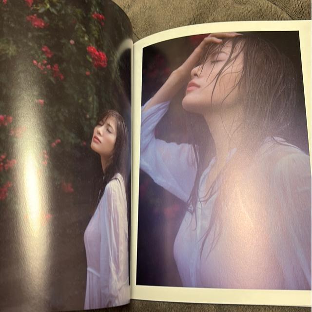 タンス整理品 書籍 送料込み 元乃木坂46 白石麻衣さん写真集 < タレントグッズ タンス整理品 書籍 送料込み 元乃木坂46 白石麻衣さん写真集 < タレントグッズの