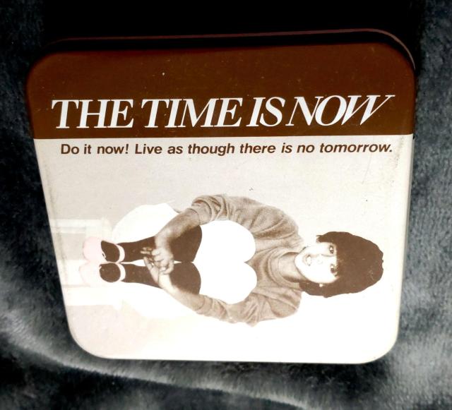 THE TIME IS NOW ��t�ۂЂ�q �f�U�C���� 1982�N �p�� �� �^�����g�O�b�Y�� 