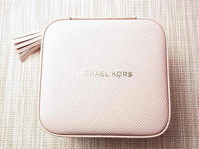 激安良品★正規美品 MICHAEL KORS(マイケルコース) アクセサリーケース/ジュエリーケース < ブランド 激安良品★正規美品 MICHAEL KORS(マイケルコース) アクセサリーケース/ジュエリーケース < ブランドの