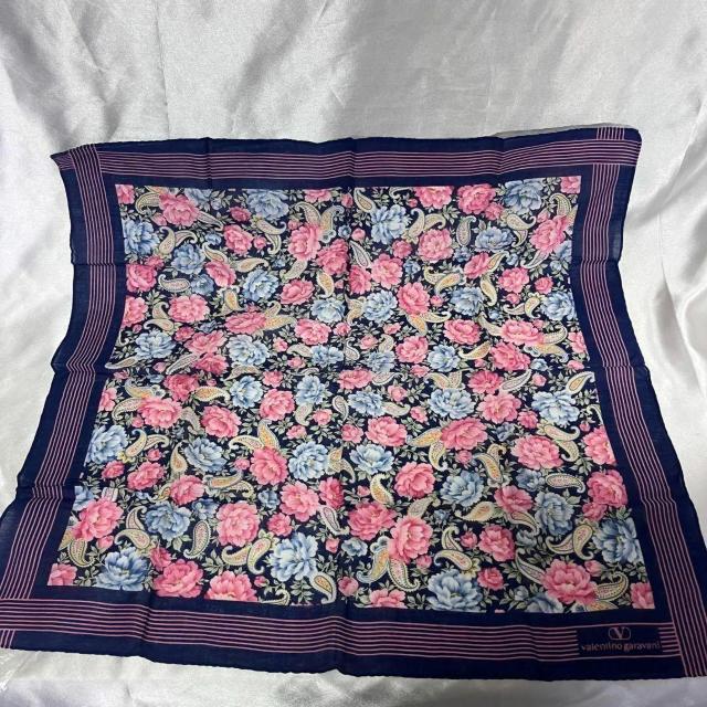 ブランド品 スカーフ ハンカチ 4点セット Valentino gravani Mario valentino < 女性ファッション ブランド品 スカーフ ハンカチ 4点セット Valentino gravani Mario valentino < 女性ファッションの