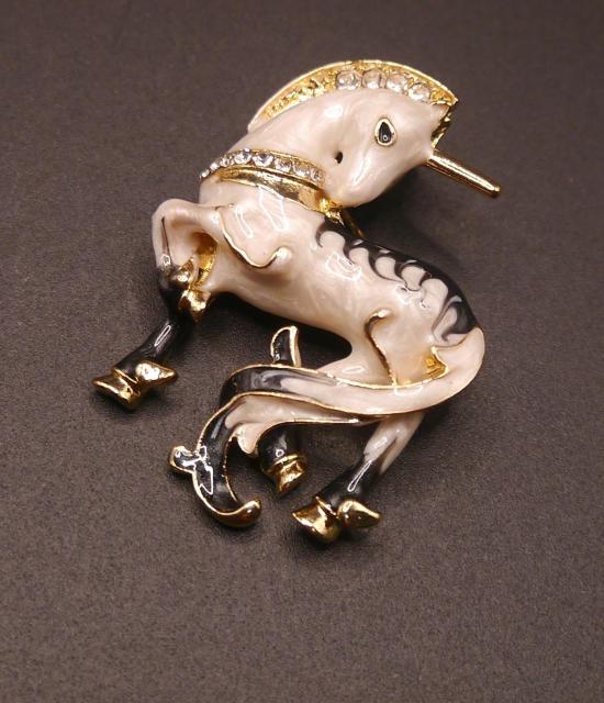 新品アンティーク調ユニコーン一角獣 馬 ブローチ < 女性アクセサリー/時計  新品アンティーク調ユニコーン一角獣 馬 ブローチ < 女性アクセサリー/時計の
