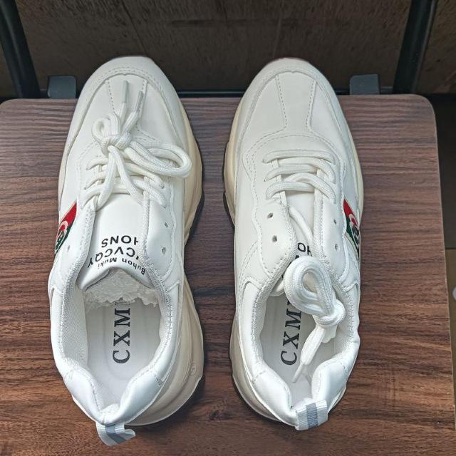 新品 22.5cm レディース スニーカー ホワイト シューズ 靴 カジュアル < 女性ファッション  新品 22.5cm レディース スニーカー ホワイト シューズ 靴 カジュアル < 女性ファッションの