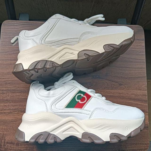 新品 22.5cm レディース スニーカー ホワイト シューズ 靴 カジュアル < 女性ファッション  新品 22.5cm レディース スニーカー ホワイト シューズ 靴 カジュアル < 女性ファッションの