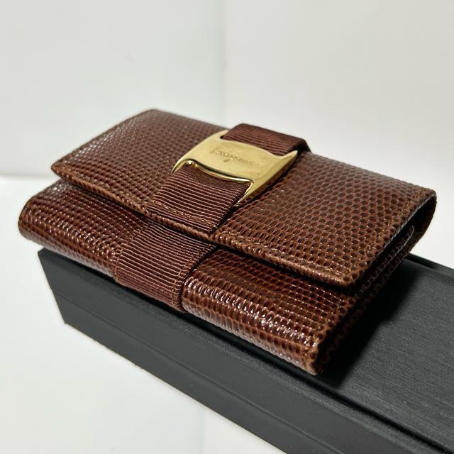 美品 Salvatore Ferragamo フェラガモ ヴァラ リザード型押しレザー 6連 キーケース < ブランド 美品 Salvatore Ferragamo フェラガモ ヴァラ リザード型押しレザー 6連 キーケース < ブランドの