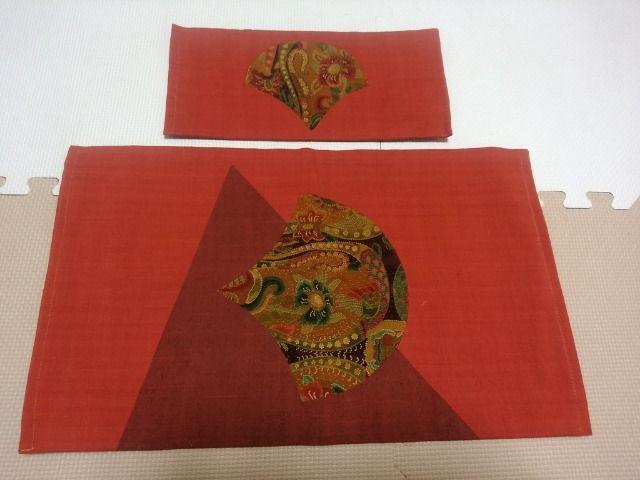 ランチョンマット 紅色刺繍扇ハンドメイドミニサイズ2点セット < インテリア/ライフ  ランチョンマット 紅色刺繍扇ハンドメイドミニサイズ2点セット  < インテリア/ライフの