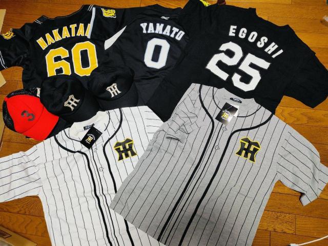 阪神タイガース 阪神 タイガース Tigers 応援 グッズ ユニフォーム まとめ売り < レジャー/スポーツ  阪神タイガース 阪神 タイガース Tigers 応援 グッズ ユニフォーム まとめ売り < レジャー/スポーツの