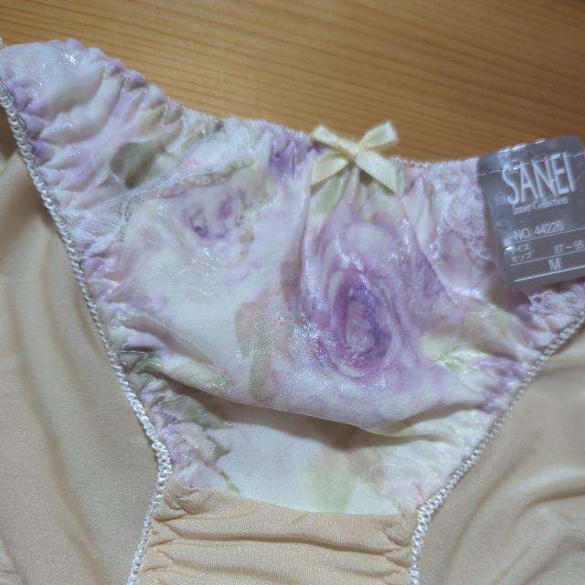 新品衣類 ベージュの花柄 М < 女性ファッション  新品衣類 ベージュの花柄 М < 女性ファッションの