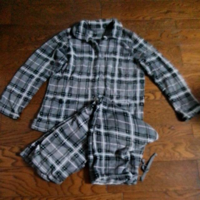 ふわふわモコモコパジャマ上下 グレー チェック 秋冬 美品 < 女性ファッション ふわふわモコモコパジャマ上下 グレー チェック 秋冬 美品 < 女性ファッションの