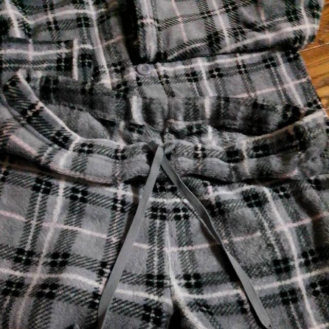 ふわふわモコモコパジャマ上下 グレー チェック 秋冬 美品 < 女性ファッション ふわふわモコモコパジャマ上下 グレー チェック 秋冬 美品 < 女性ファッションの