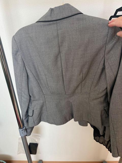 グレー ジャケット&スカート2点セット 黒プリーツスカート付 レディース 9号 フォーマル オフィスカジュアル < 女性ファッション グレー ジャケット&スカート2点セット 黒プリーツスカート付 レディース 9号 フォーマル オフィスカジュアル < 女性ファッションの