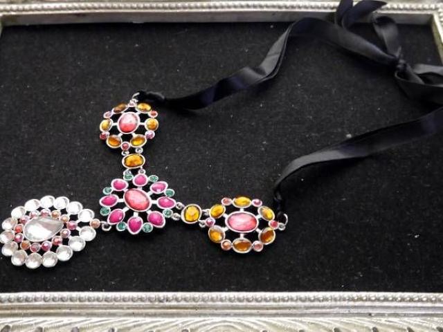 新品アンティーク調マルチカラーストーンチョーカーネックレス < 女性アクセサリー/時計  新品アンティーク調マルチカラーストーンチョーカーネックレス  < 女性アクセサリー/時計の