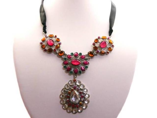 新品アンティーク調マルチカラーストーンチョーカーネックレス < 女性アクセサリー/時計  新品アンティーク調マルチカラーストーンチョーカーネックレス < 女性アクセサリー/時計の