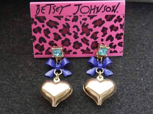 新品 ゴスロリ姫系ゆらゆらリボンハートピアス BETSEY JOHNSON < 女性アクセサリー/時計 新品 ゴスロリ姫系ゆらゆらリボンハートピアス BETSEY JOHNSON < 女性アクセサリー/時計の