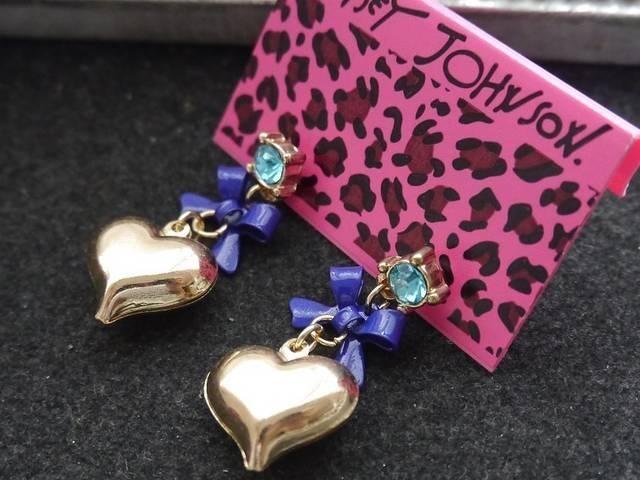 新品 ゴスロリ姫系ゆらゆらリボンハートピアス BETSEY JOHNSON < 女性アクセサリー/時計 新品 ゴスロリ姫系ゆらゆらリボンハートピアス BETSEY JOHNSON < 女性アクセサリー/時計の