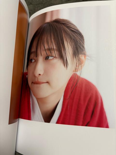 タンス整理品 おまとめOK タレントグッズ 中古品 送料込 影山優佳さん写真集 < タレントグッズ  タンス整理品 おまとめOK タレントグッズ 中古品 送料込 影山優佳さん写真集 < タレントグッズの