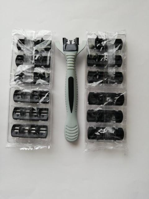 替刃12個付の髭剃り < ヘルス/ビューティー 替刃12個付の髭剃り < ヘルス/ビューティーの