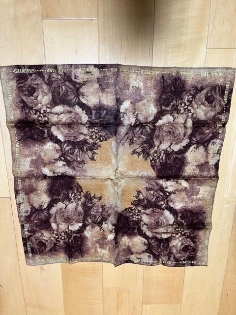 ジャンポールゴルチエ バラ柄スカーフ < ブランド ジャンポールゴルチエ バラ柄スカーフ < ブランドの