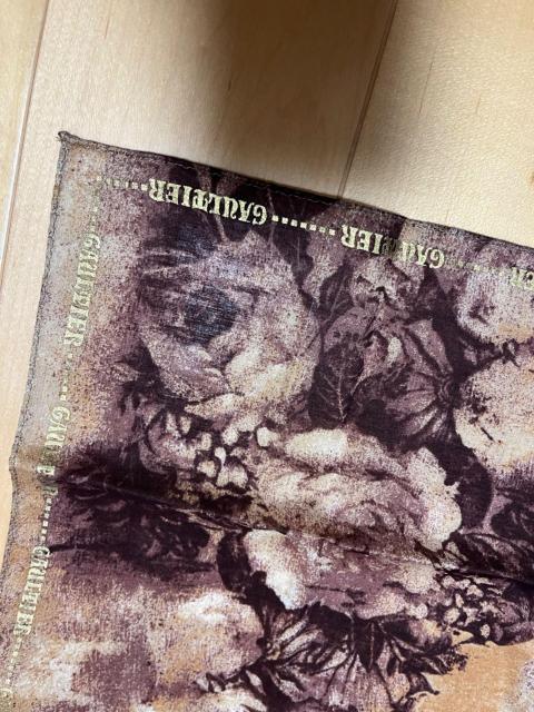 ジャンポールゴルチエ バラ柄スカーフ < ブランド ジャンポールゴルチエ バラ柄スカーフ < ブランドの