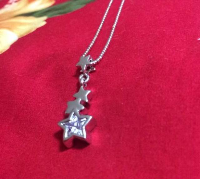 新品未使用☆綺麗な星のネックレス☆スター☆☆☆ < 女性アクセサリー/時計  新品未使用☆綺麗な星のネックレス☆スター☆☆☆ < 女性アクセサリー/時計の