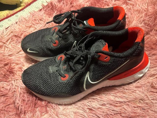 NIKE リニューランスニーカー < 男性ファッション  NIKE リニューランスニーカー  < 男性ファッションの