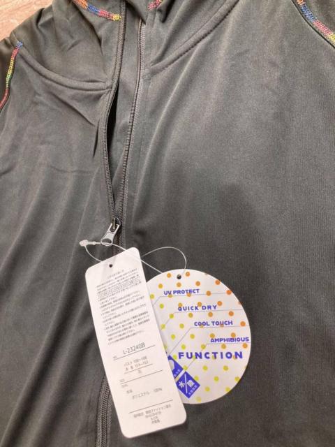 送料無料!紫外線対策&吸水速乾・接触冷感・水陸両用! 大きめサイズ フルジップ ラッシュガードパーカー(2色から)1枚 < 女性ファッション  送料無料!紫外線対策&吸水速乾・接触冷感・水陸両用! 大きめサイズ フルジップ ラッシュガードパーカー(2色から)1枚 < 女性ファッションの