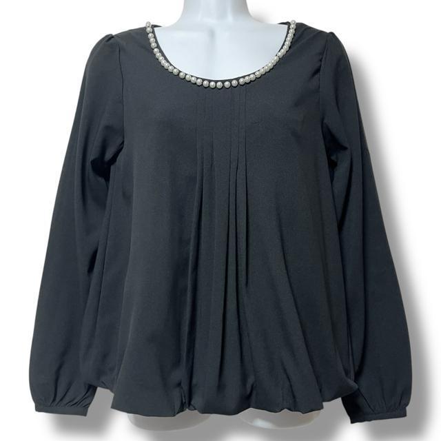 【新品】首元パール付バルーンシルエットブラウス < 女性ファッション  【新品】首元パール付バルーンシルエットブラウス < 女性ファッションの