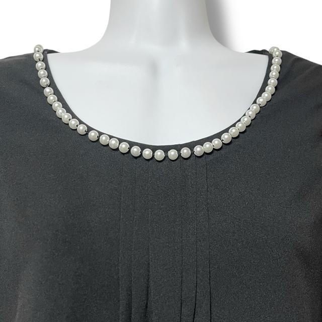 【新品】首元パール付バルーンシルエットブラウス < 女性ファッション  【新品】首元パール付バルーンシルエットブラウス < 女性ファッションの