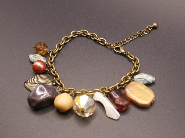 新品 アンティーク調エスニック ビーズ ストーン ブレスレット < 女性アクセサリー/時計  新品 アンティーク調エスニック ビーズ ストーン ブレスレット < 女性アクセサリー/時計の