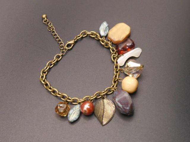 新品 アンティーク調エスニック ビーズ ストーン ブレスレット < 女性アクセサリー/時計  新品 アンティーク調エスニック ビーズ ストーン ブレスレット < 女性アクセサリー/時計の