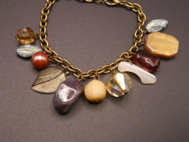 新品 アンティーク調エスニック ビーズ ストーン ブレスレット < 女性アクセサリー/時計  新品 アンティーク調エスニック ビーズ ストーン ブレスレット < 女性アクセサリー/時計の