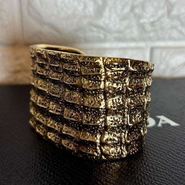 【激レア】希少★ヴィンテージ YSL イヴサンローラン クロコダイル ブレスレット カフ ゴールドカラー < ブランド 【激レア】希少★ヴィンテージ YSL イヴサンローラン クロコダイル ブレスレット カフ ゴールドカラー < ブランドの