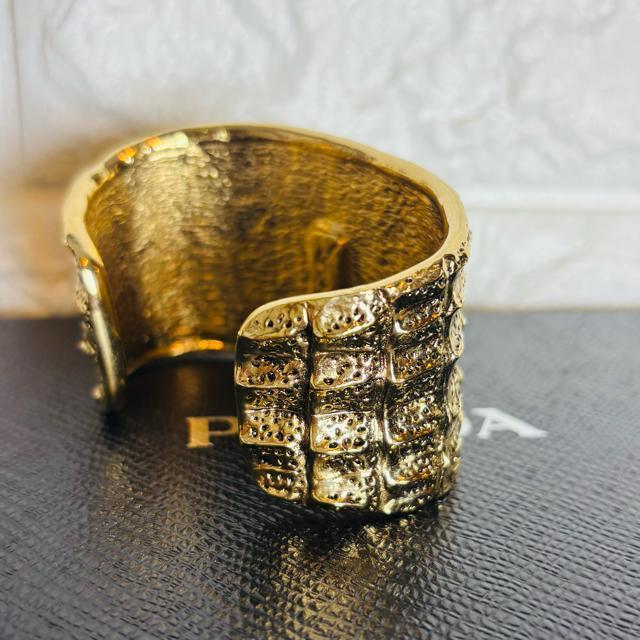 【激レア】希少★ヴィンテージ YSL イヴサンローラン クロコダイル ブレスレット カフ ゴールドカラー < ブランド 【激レア】希少★ヴィンテージ YSL イヴサンローラン クロコダイル ブレスレット カフ ゴールドカラー < ブランドの