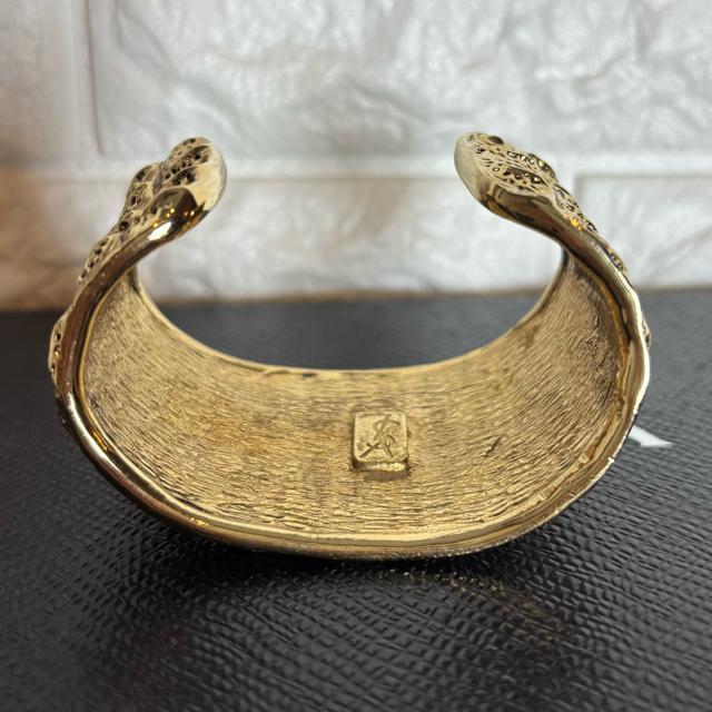 【激レア】希少★ヴィンテージ YSL イヴサンローラン クロコダイル ブレスレット カフ ゴールドカラー < ブランド 【激レア】希少★ヴィンテージ YSL イヴサンローラン クロコダイル ブレスレット カフ ゴールドカラー < ブランドの