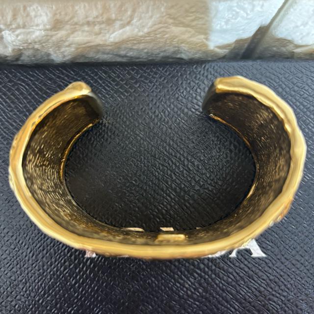 【激レア】希少★ヴィンテージ YSL イヴサンローラン クロコダイル ブレスレット カフ ゴールドカラー < ブランド 【激レア】希少★ヴィンテージ YSL イヴサンローラン クロコダイル ブレスレット カフ ゴールドカラー < ブランドの