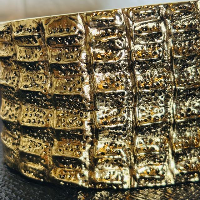 【激レア】希少★ヴィンテージ YSL イヴサンローラン クロコダイル ブレスレット カフ ゴールドカラー < ブランド 【激レア】希少★ヴィンテージ YSL イヴサンローラン クロコダイル ブレスレット カフ ゴールドカラー < ブランドの