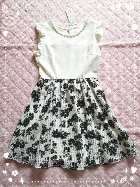 新品☆イング*モノトーン花柄スカートドッキングワンピ < ブランド  新品☆イング*モノトーン花柄スカートドッキングワンピ < ブランドの